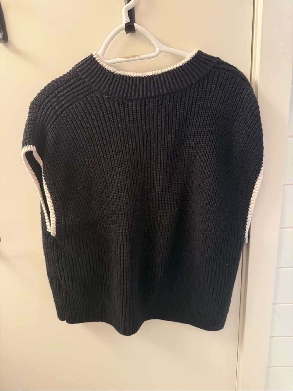 Abercrombie Sweater Vest - black with white trim
